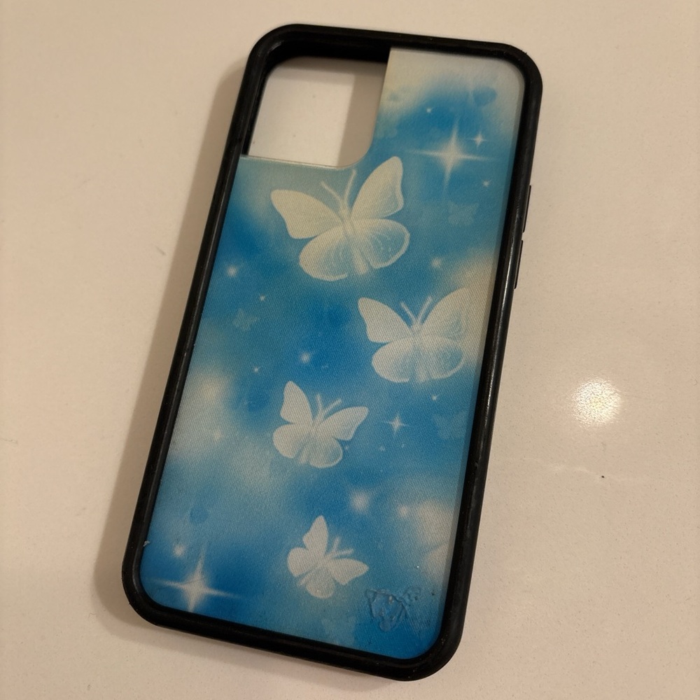 Wildflower blue butterfly case in size iPhone 12 Pro fair condition, silver